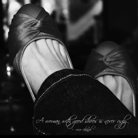 Meet your Posher 🥰 - Picture 2 of 3